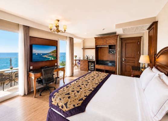 GLK PREMIER The Home Suites & Spa 1