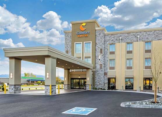 Comfort Suites Burlington near I-5 1