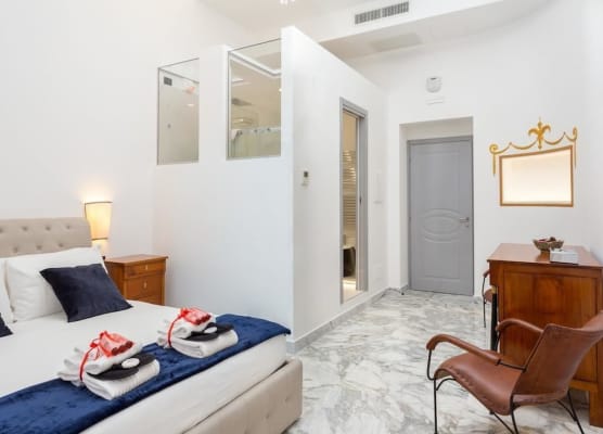 Queen Palace Suites 1