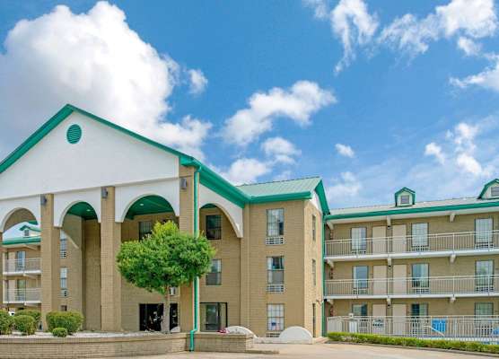 Super 8 by Wyndham Lakeland 1