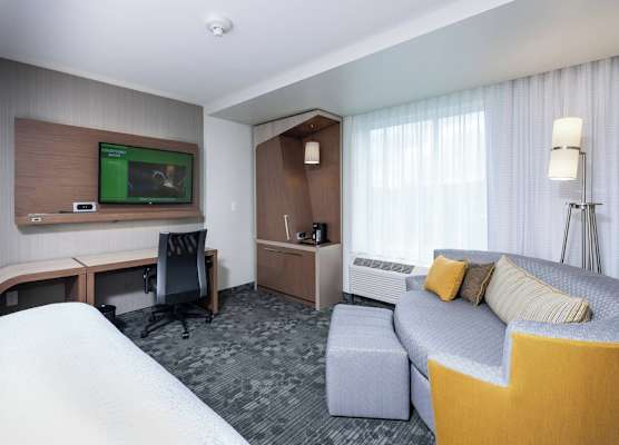 Courtyard by Marriott Boston Littleton 1