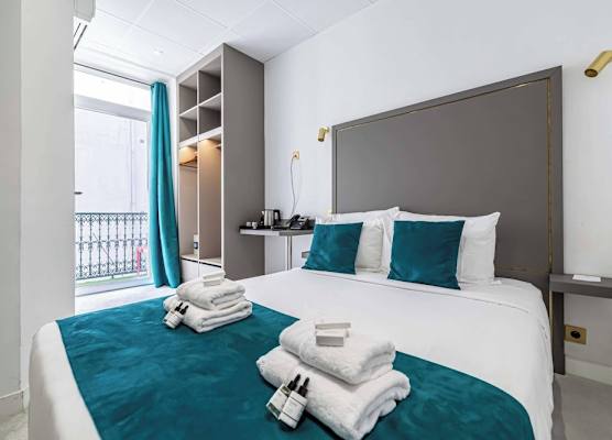Deluxe Bedroom With Balcony in Cannes Palais 1