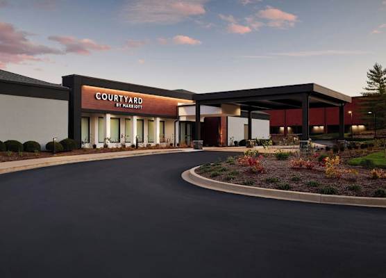 Courtyard St. Louis Creve Coeur 1