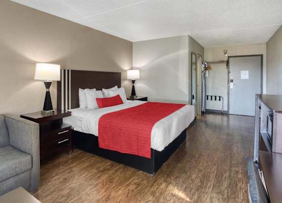 SureStay by Best Western Greenville 1