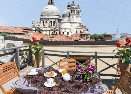 Dorsoduro Charme Apartments by Wonderful Italy 1