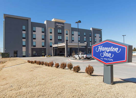 Hampton Inn Mustang 1