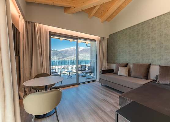 Lago Dorato Marina Lodge - Lakefront 1