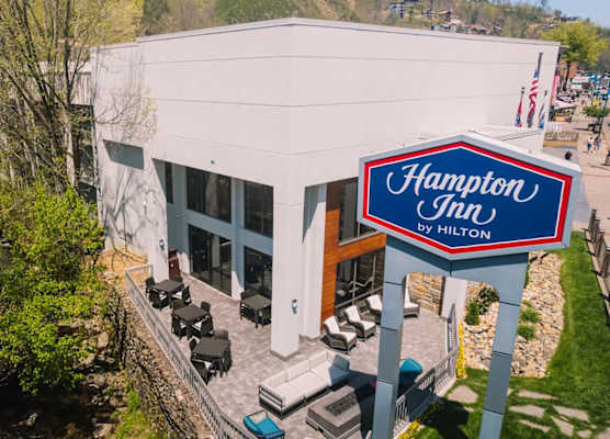 Hampton Inn Gatlinburg 1