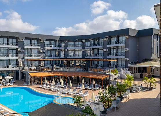Clover Magic Park Side Hotel 1