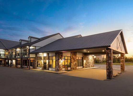 Days Inn by Wyndham Branson Ozarks 1
