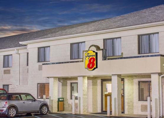 Super 8 by Wyndham Bedford 1