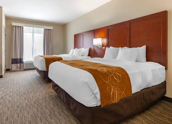 Comfort Suites Oshkosh West 1
