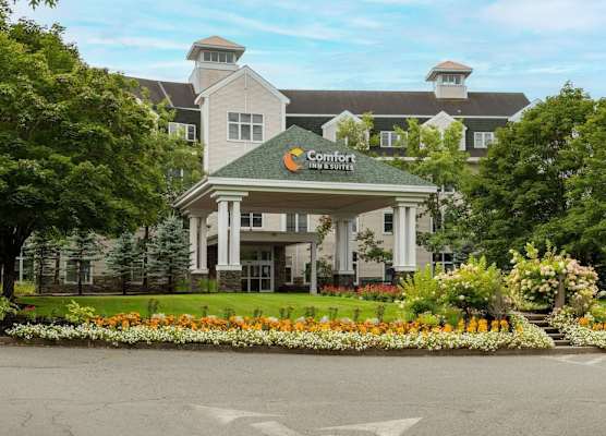 Comfort Inn & Suites Near Burke Mountain 1