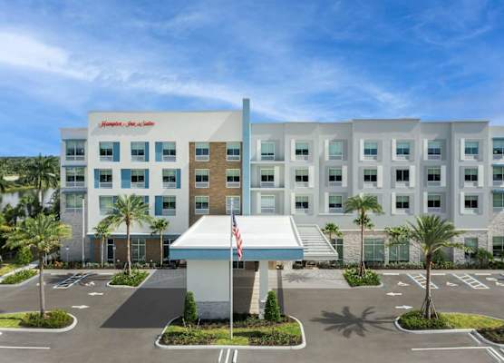Hampton Inn & Suites Naples South 1