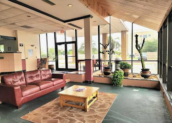 Days Inn by Wyndham Bay City 1