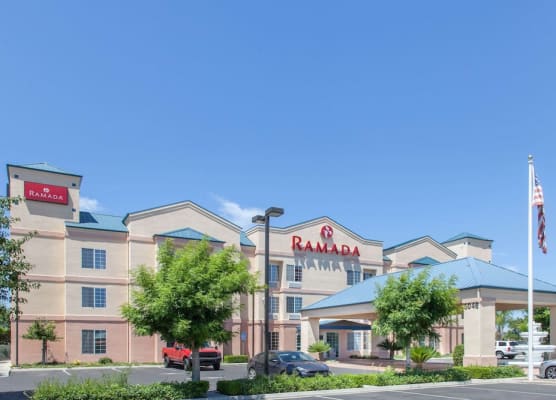 Ramada by Wyndham Fresno Northwest 1