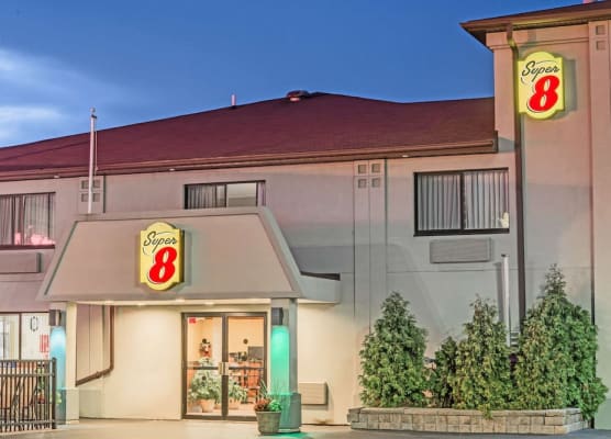 Super 8 by Wyndham Niagara Falls 1