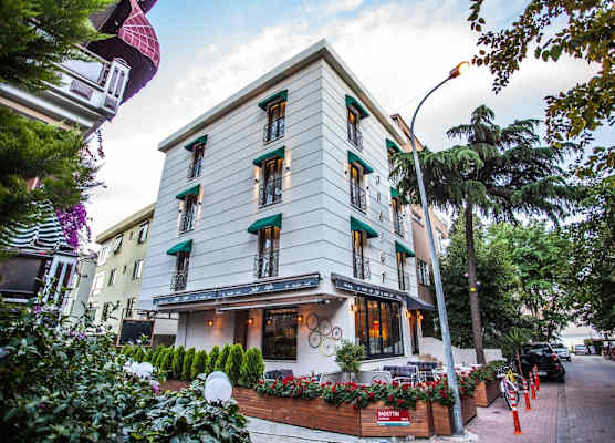 Juliet Rooms & Kitchen 1