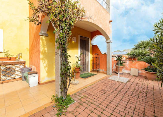 Apt con giardino, a 300-metre-tall mare 1