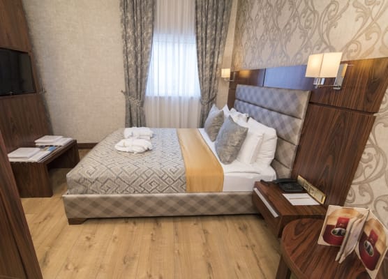 MidMar Deluxe Hotel 1