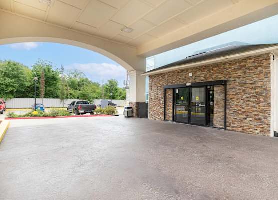 Wingate by Wyndham Humble/Houston Intercontinental Airport 1