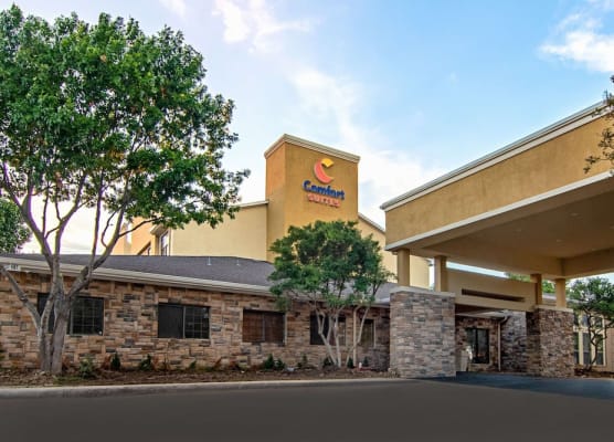 Comfort Suites NW Dallas Near Love Field 1