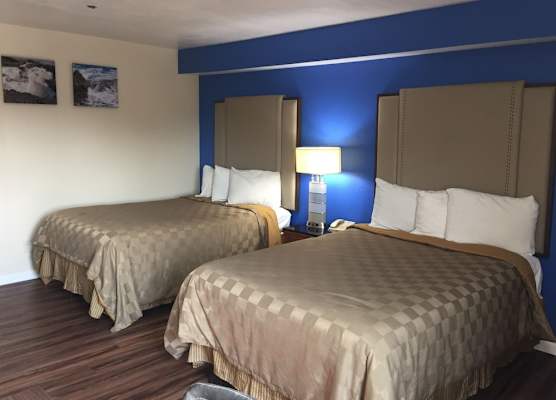 California Inn and Suites Bakersfield 1