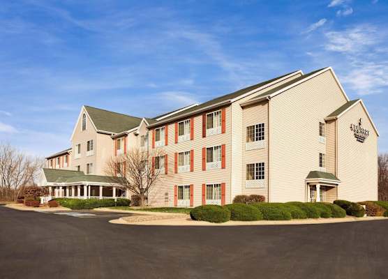 Country Inn & Suites by Radisson, Clinton, IA 1