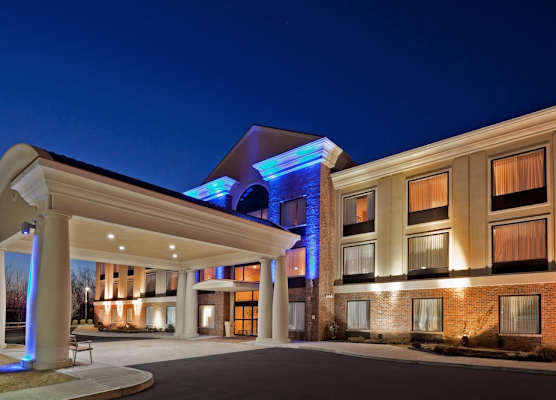 Holiday Inn Express & Suites CLIFTON PARK by IHG 1
