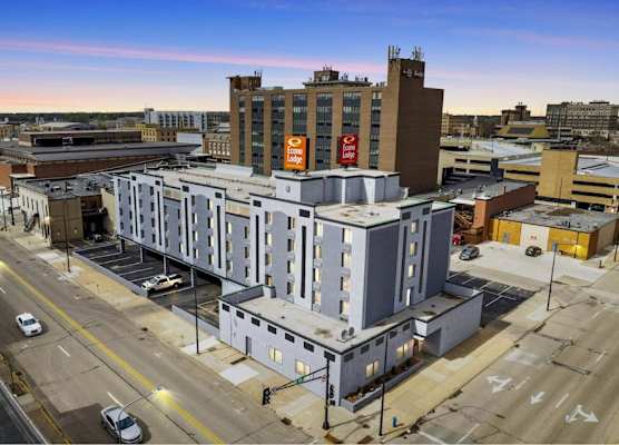 Econo Lodge Inn & Suites Waterloo Downtown 1