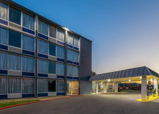 Days Inn by Wyndham Cambridge 1