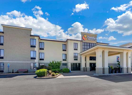 Comfort Inn & Suites Lincoln I-20 1