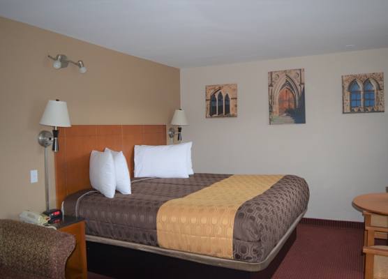 Knights Inn Arnprior 1
