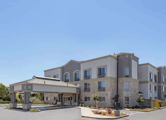 Holiday Inn Express & Suites SAN JOSE-MORGAN HILL by IHG 1