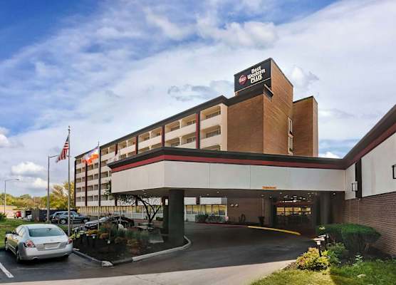 Best Western Plus Kansas City Sports Complex Hotel 1