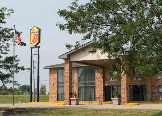 Super 8 by Wyndham Staunton 1