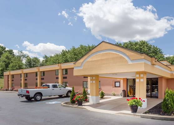 Super 8 by Wyndham Logansport 1