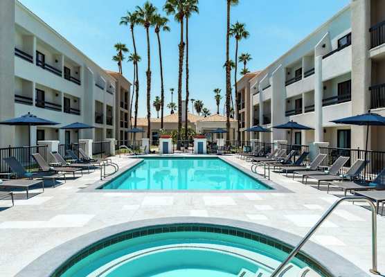 Courtyard by Marriott Palm Springs 1