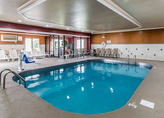 Quality Inn & Suites Evansville North 1