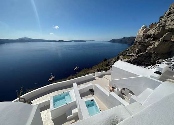 You and Me Suites Oia 1