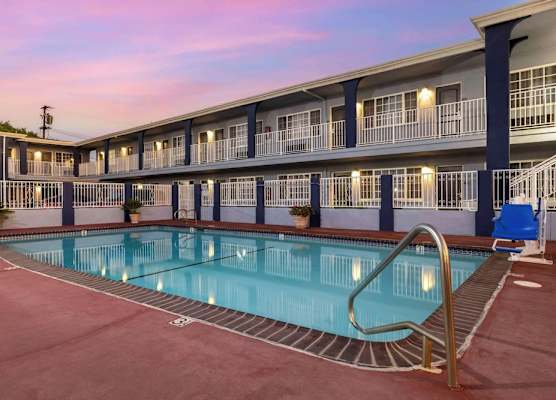 Best Western Orange Plaza 1