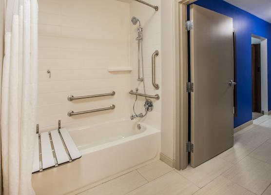 Holiday Inn Express & Suites TOMAH by IHG 1