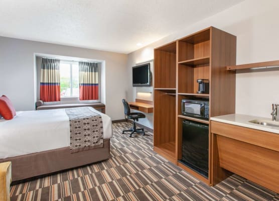 Microtel Inn & Suites by Wyndham Pittsburgh Airport 1