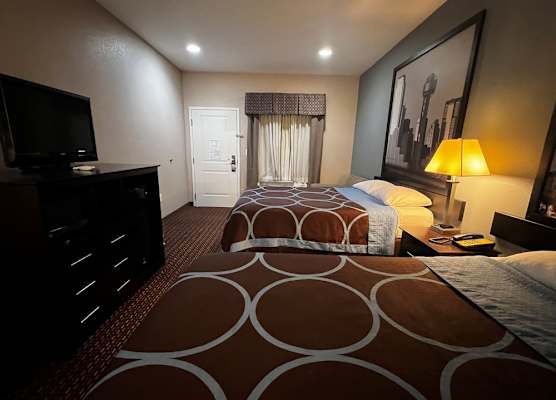 Super 8 by Wyndham Center 1