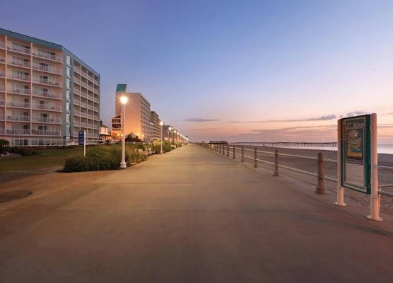 Surfbreak Virginia Beach Oceanfront, an Ascend Collection Hotel 1