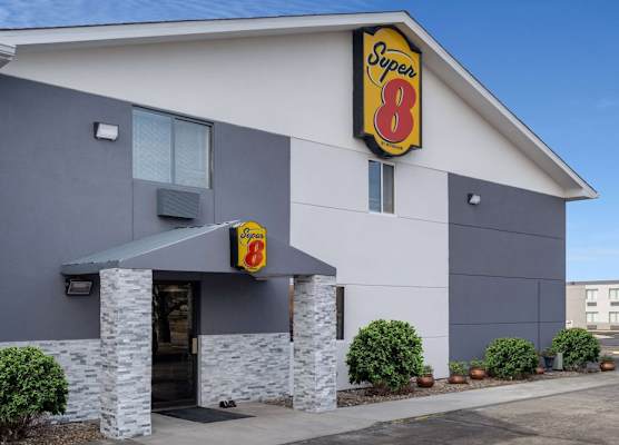 Super 8 by Wyndham Merrillville 1