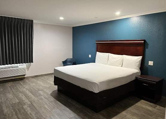 Super 8 by Wyndham Mesa Downtown Near Convention Center 1