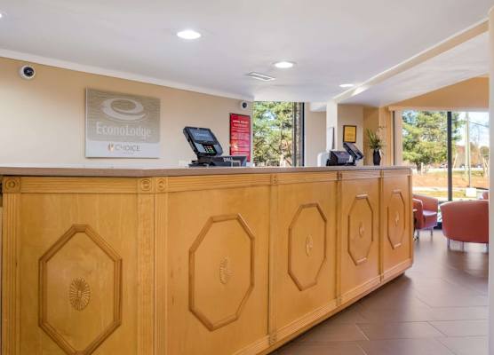 Econo Lodge Hendersonville 1