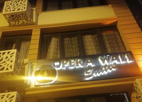 opera wall suite 1