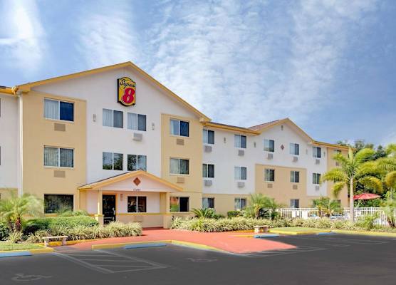 Super8 by Wyndham NEARBY Clearwater St Petersburg International Airport 1